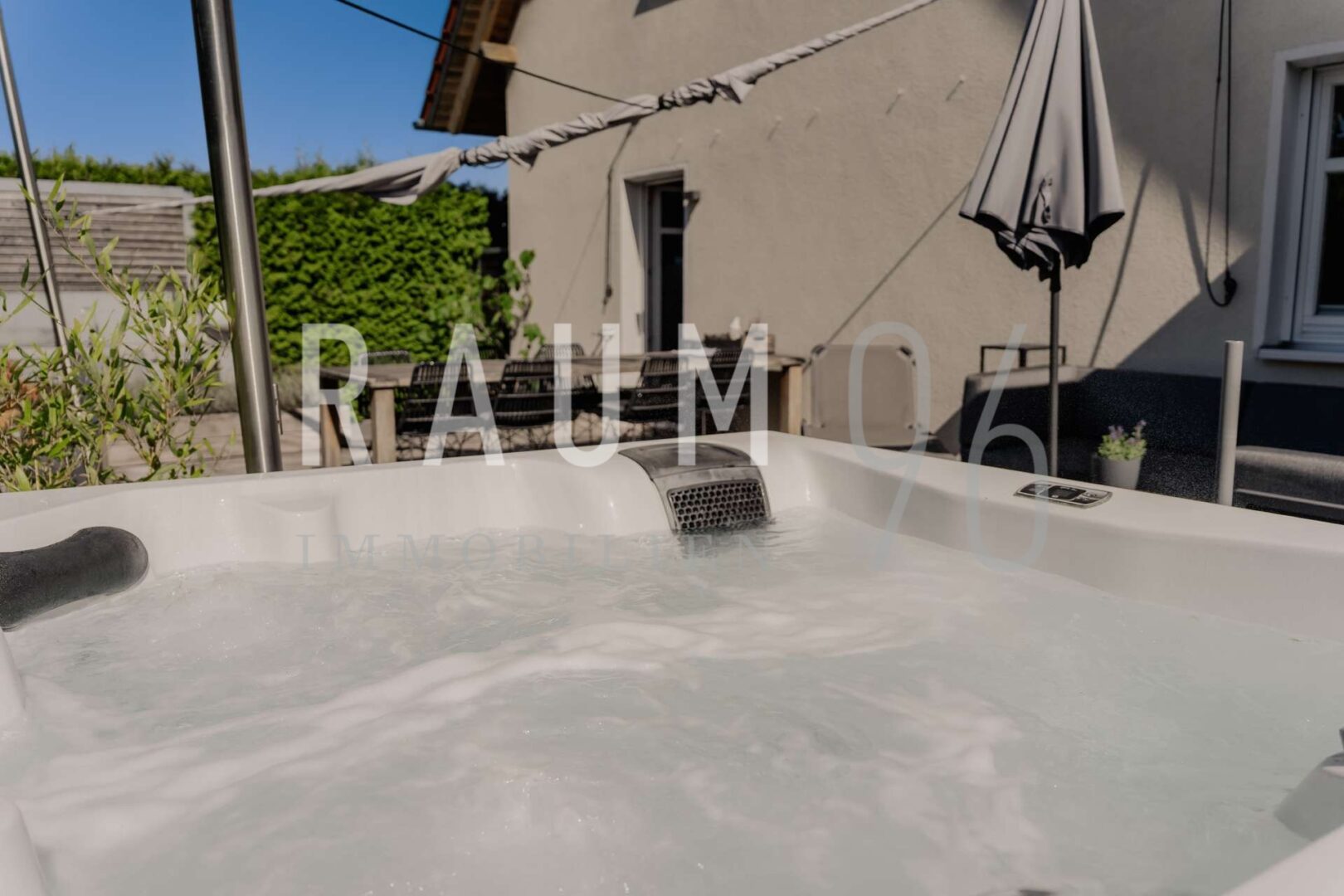 Terrasse mit Whirlpool