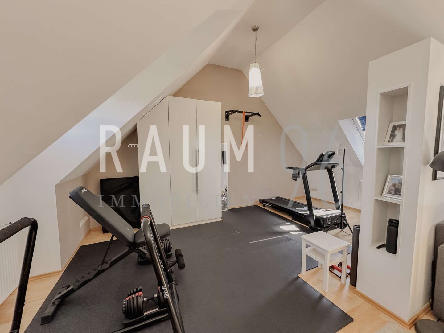 Büro- und Fitnessraum