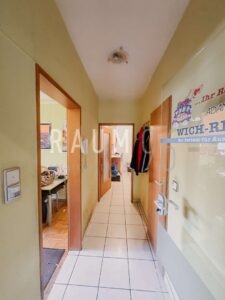 Flur EG (derzeit Büro)