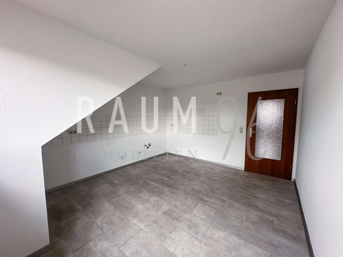 Helle 3-Zimmer-Dachgeschosswohnung mit Balkon in ruhiger Lage von Bad Staffelstein - Photo 3