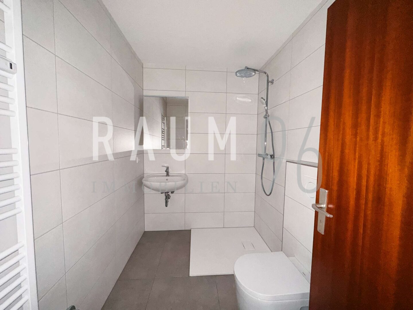 Helle 3-Zimmer-Dachgeschosswohnung mit Balkon in ruhiger Lage von Bad Staffelstein - Photo 2