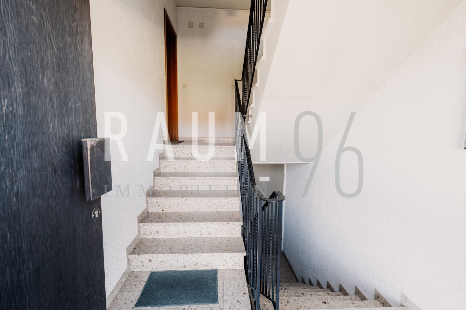 Helle 3-Zimmer-Dachgeschosswohnung mit Balkon in ruhiger Lage von Bad Staffelstein - Photo 1
