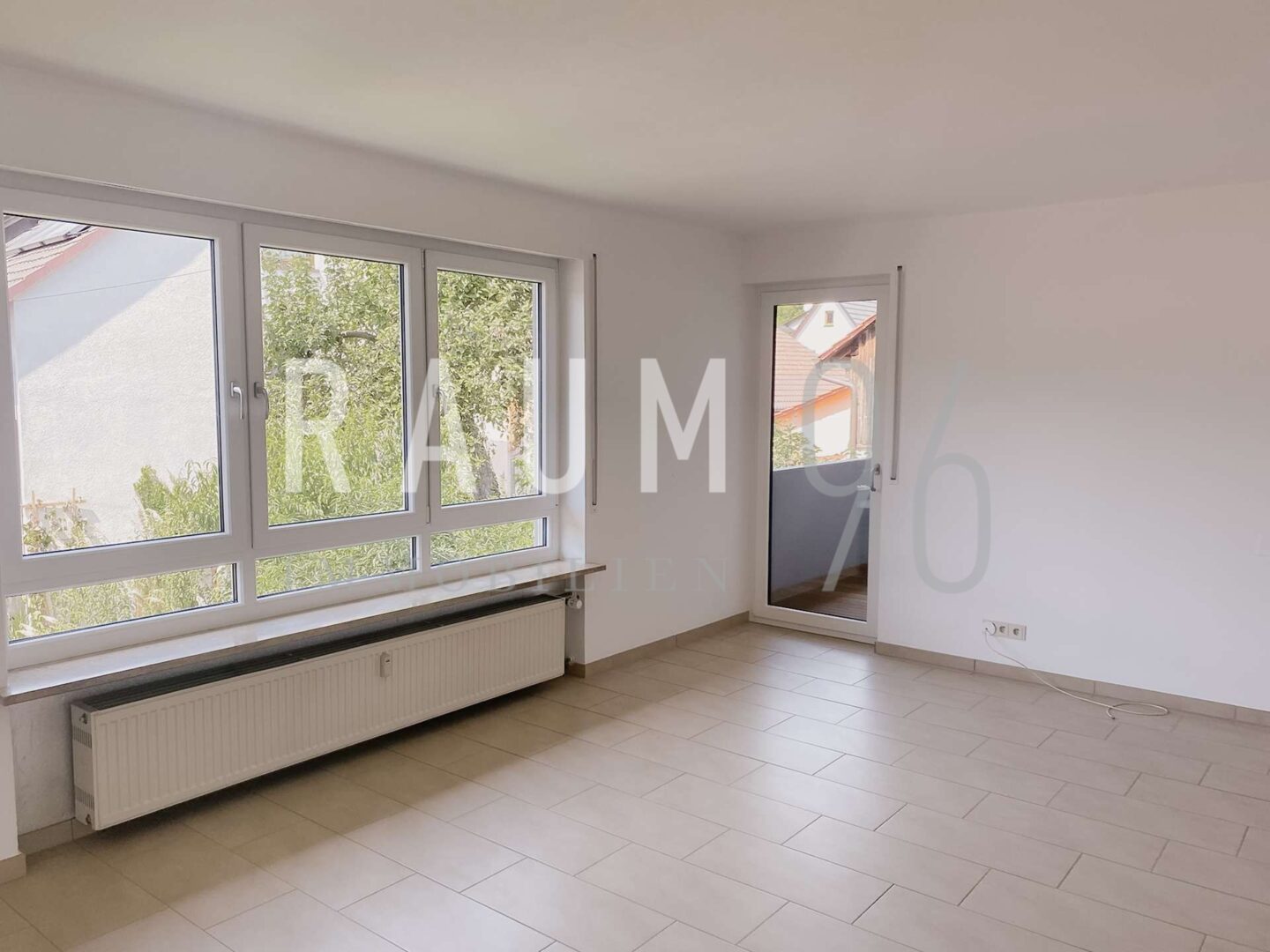 Großzügige 5-Zimmer-Wohnung mit zwei Balkonen in traumhafter Lage von Loffeld - Foto 1