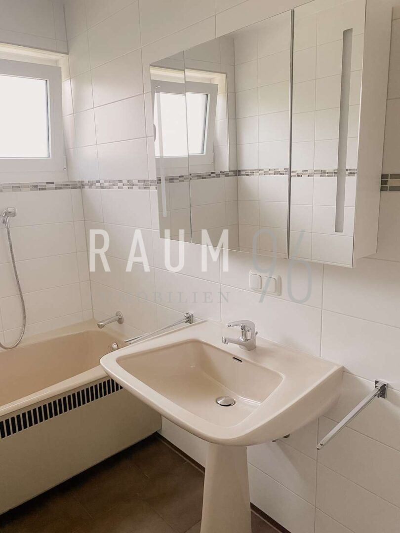 Großzügige 5-Zimmer-Wohnung mit zwei Balkonen in traumhafter Lage von Loffeld - Foto 3