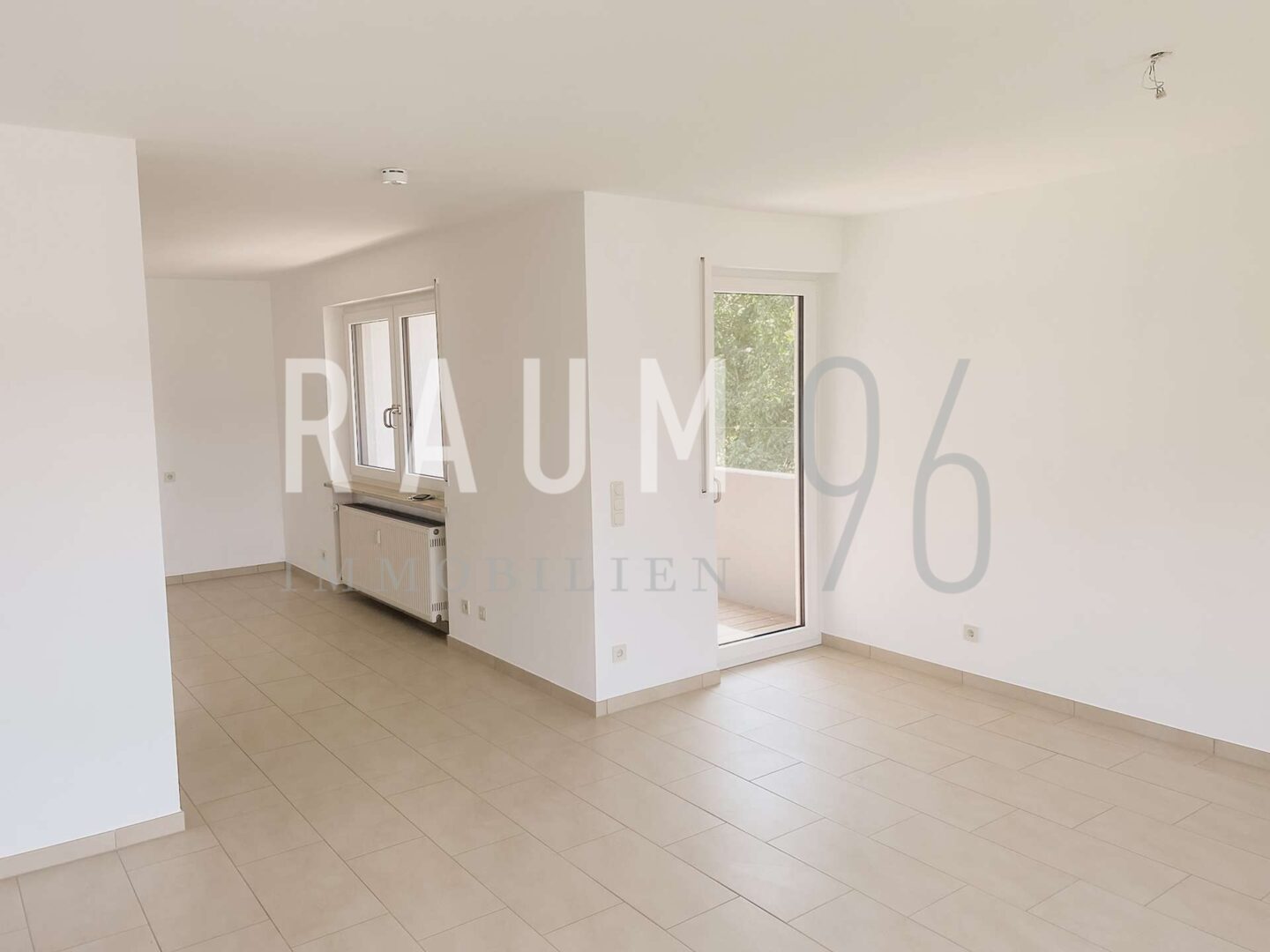 Großzügige 5-Zimmer-Wohnung mit zwei Balkonen in traumhafter Lage von Loffeld - Foto 2