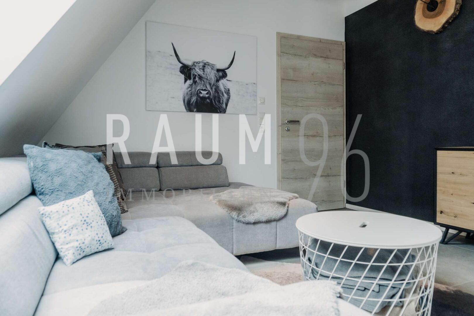 Großzügige 6-Zimmer-Dachgeschosswohnung im Neubau mit Balkon in Loffeld - Foto 1