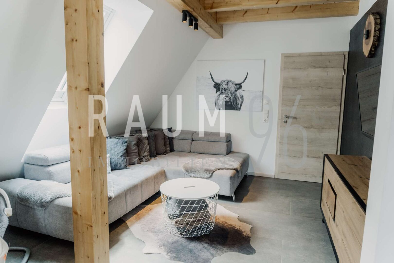 Großzügige 6-Zimmer-Dachgeschosswohnung im Neubau mit Balkon in Loffeld - Foto 2