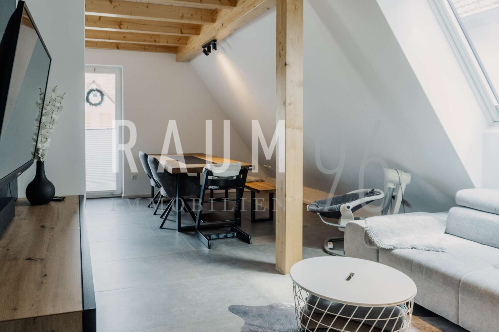 Großzügige 6-Zimmer-Dachgeschosswohnung im Neubau mit Balkon in Loffeld - Foto 4