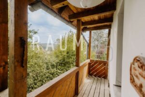 Veranda mit Blick auf Schloss Hohenstein