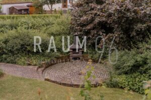 Garten mit Feuerstelle