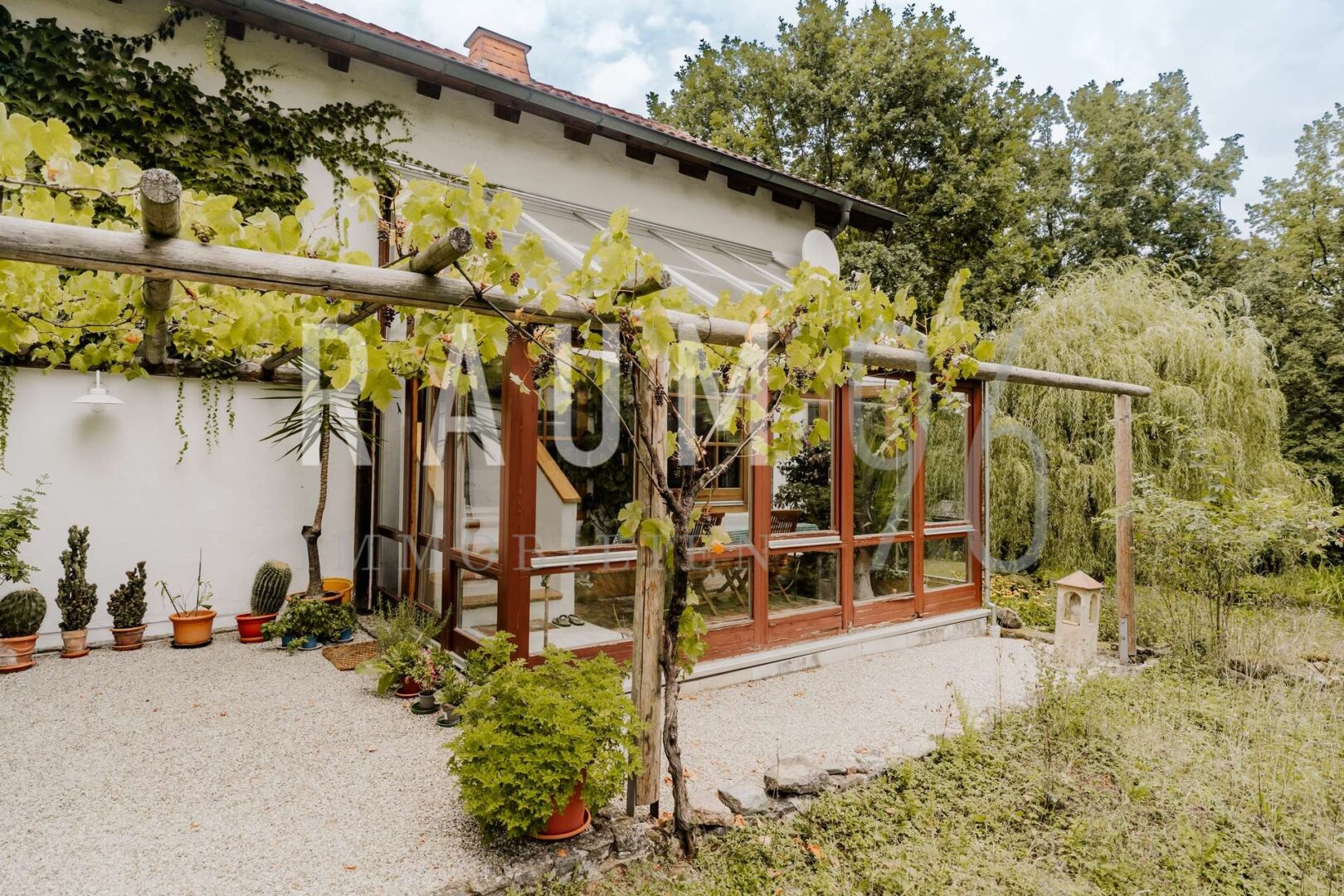 Terrasse mit Pergola