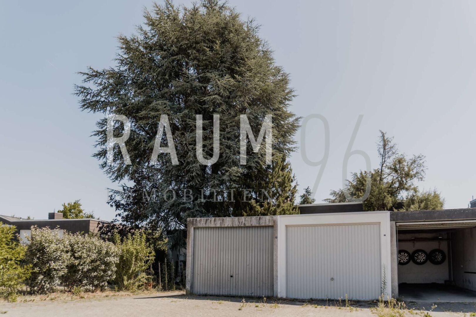 Garage (links)