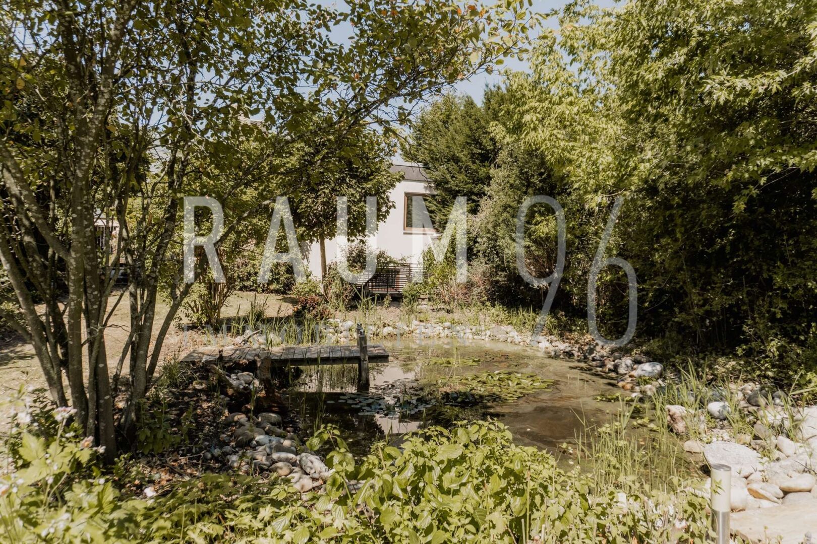 Garten mit Teich
